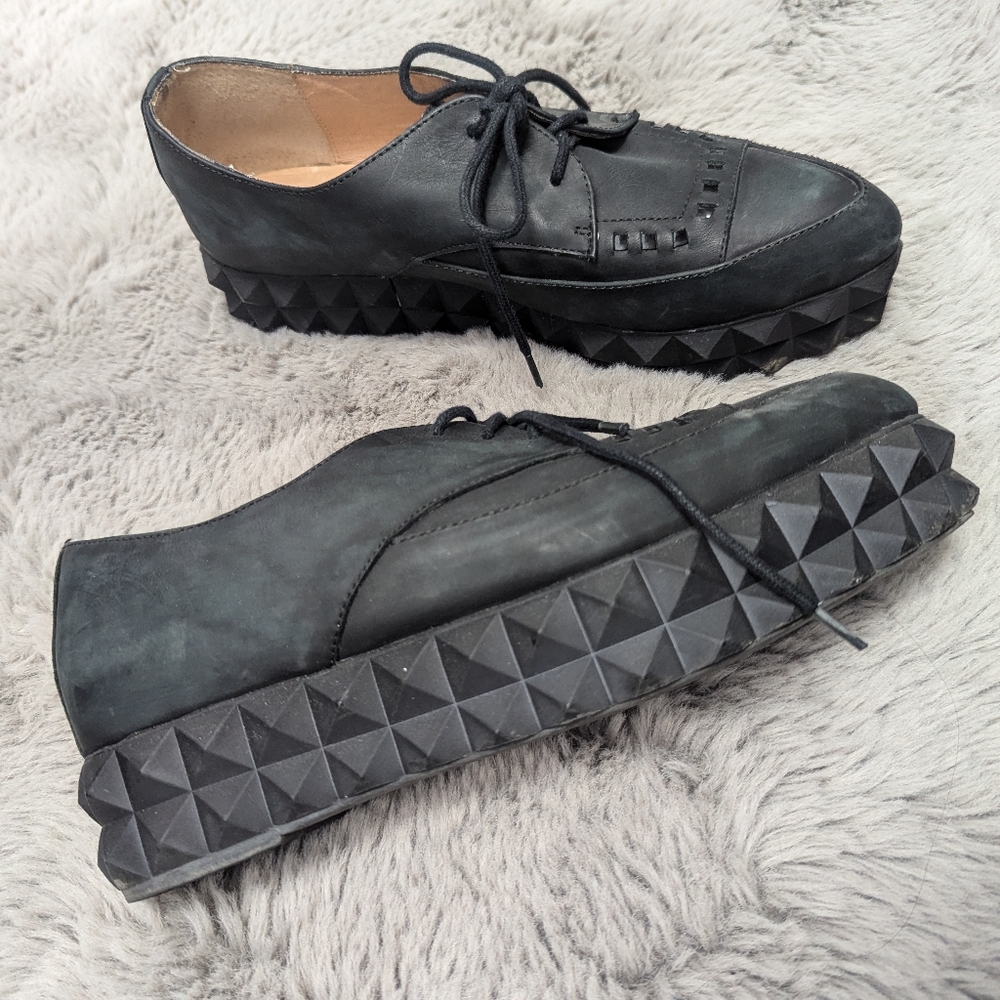 Black Platform Lace-Up Women's Shoes - Picture 3 of 8
